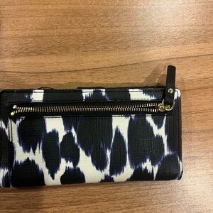 Women's Navy and White Patterned Zip Wallet